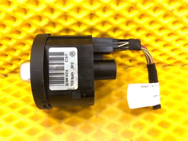 Блок управления светом Volkswagen Tiguan