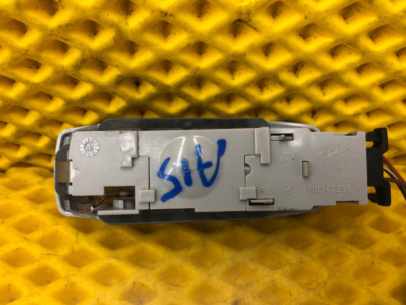 Плафон подсветки салона Volkswagen Tiguan