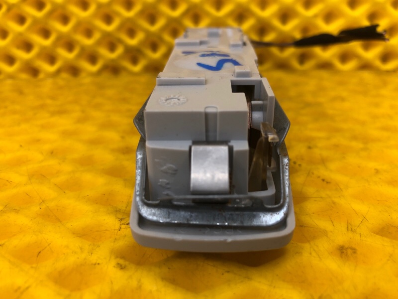 Плафон подсветки салона Volkswagen Tiguan