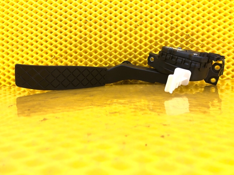 Педаль газа Audi Q7 2014 4L