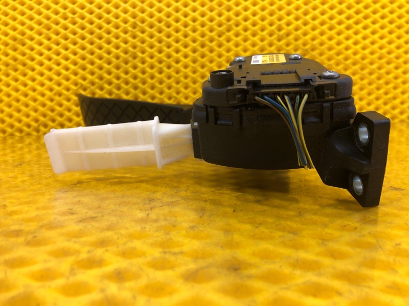 Педаль газа Audi Q7 2014 4L