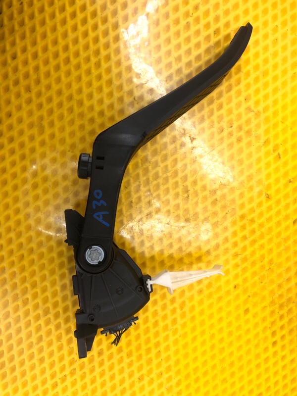 Педаль газа Audi Q7 2014 4L