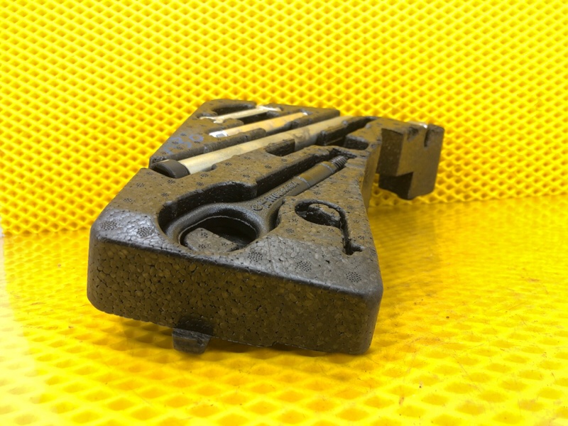 Набор инструментов Audi Q7 2014 4LB