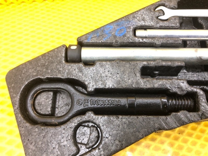 Набор инструментов Audi Q7 2014 4LB