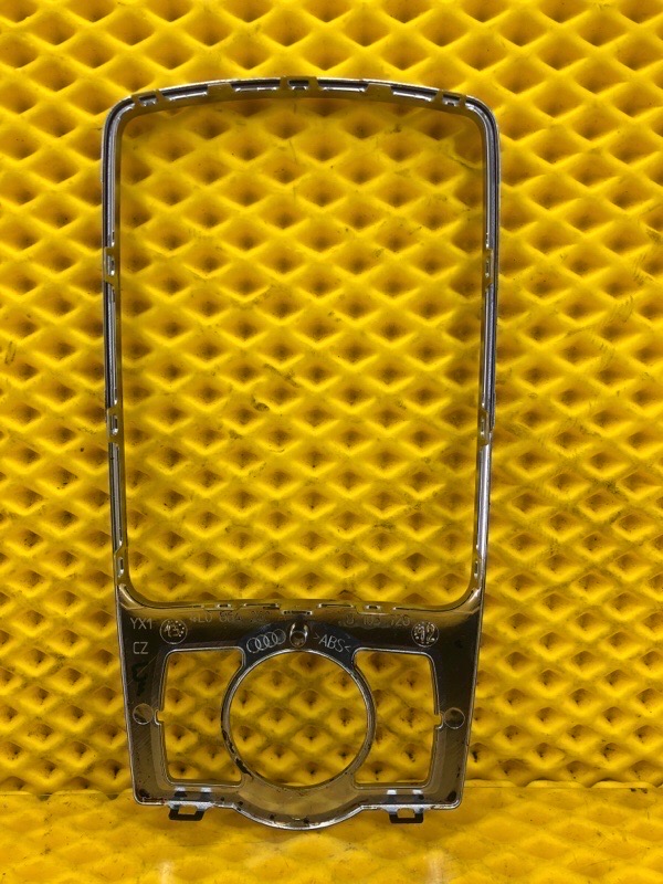 Накладка декоративная Audi Q7 2014 4LB