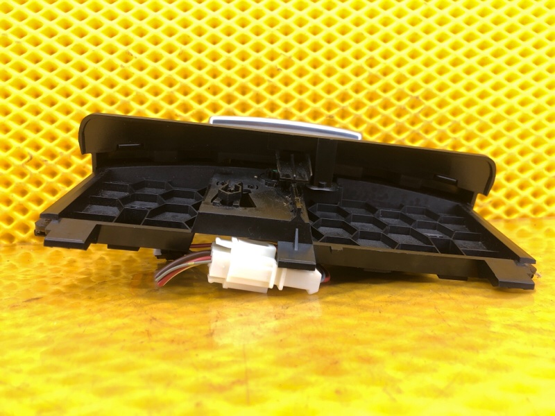 Пепельница Audi Q7 2014 4LB