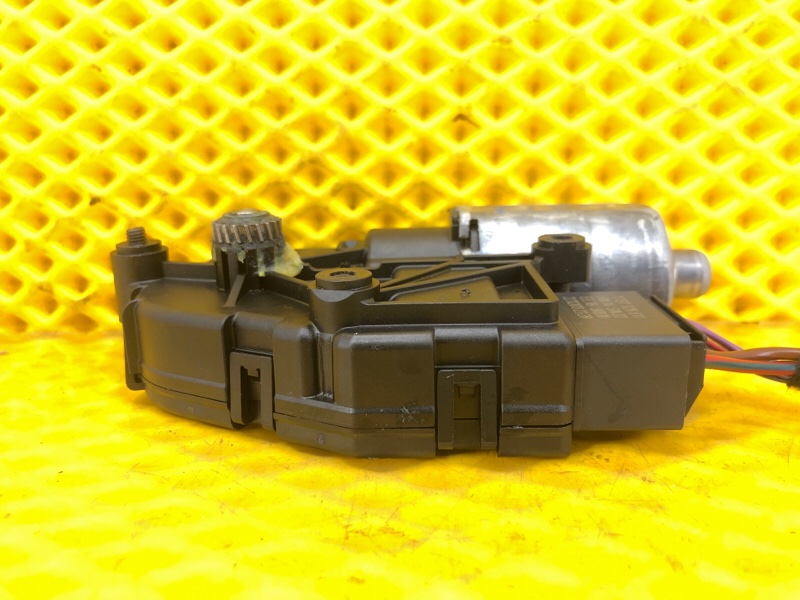 Моторчик люка Audi Q7 2014 4LB