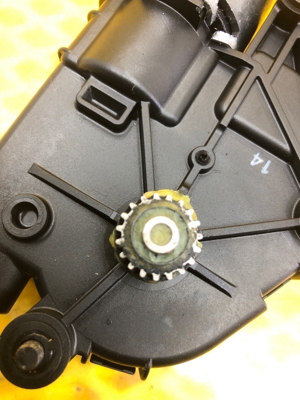 Моторчик люка Audi Q7 2014 4LB