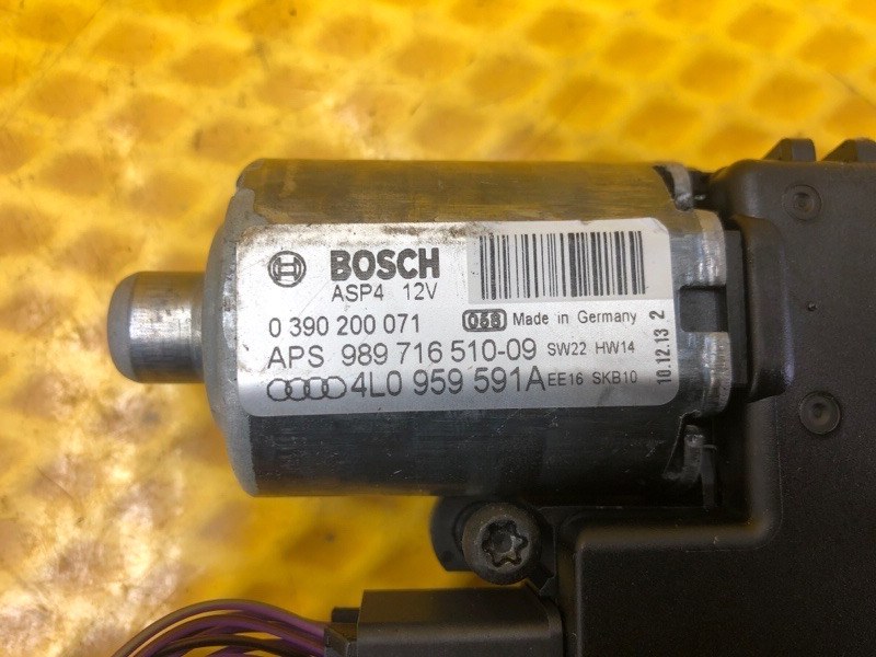 Моторчик люка Audi Q7 2014 4LB