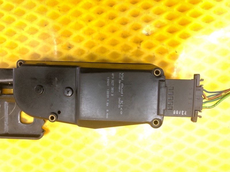 Замок крышки багажника Audi Q7 2014 4LB