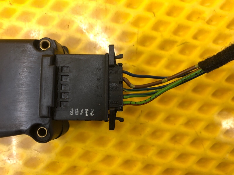 Замок крышки багажника Audi Q7 2014 4LB