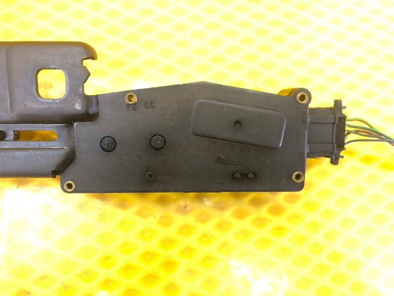 Замок крышки багажника Audi Q7 2014 4LB