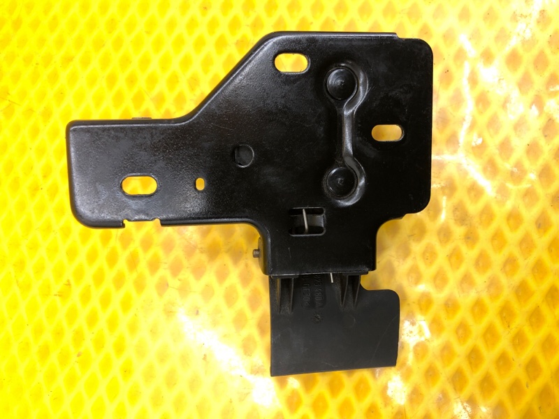 Крюк замка капота Audi Q7 2014 4LB