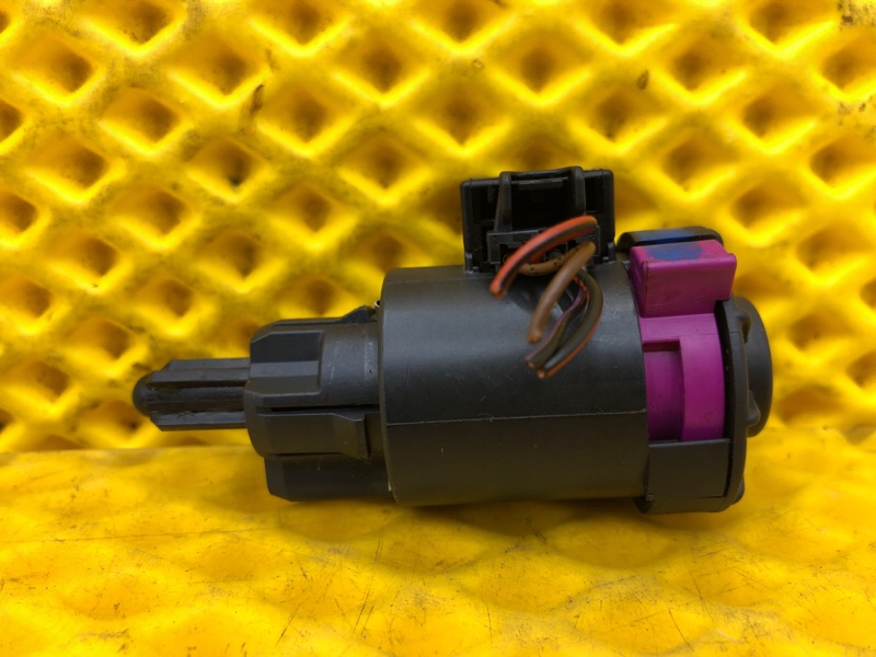 Датчик включения стоп-сигнала Audi Q7 2014 4LB