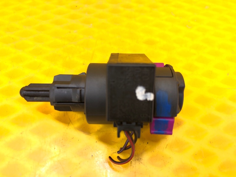 Датчик включения стоп-сигнала Audi Q7 2014 4LB