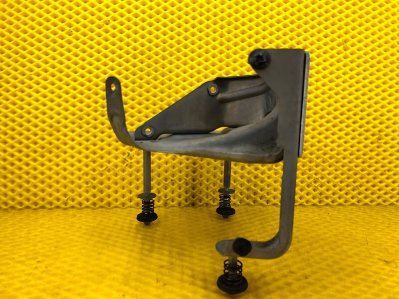 Кронштейн компрессора пневмоподвески Mercedes-Benz S-Class 2014 W222