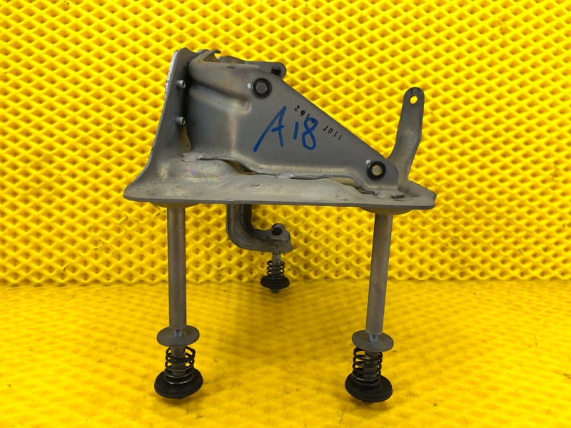 Кронштейн компрессора пневмоподвески Mercedes-Benz S-Class 2014 W222