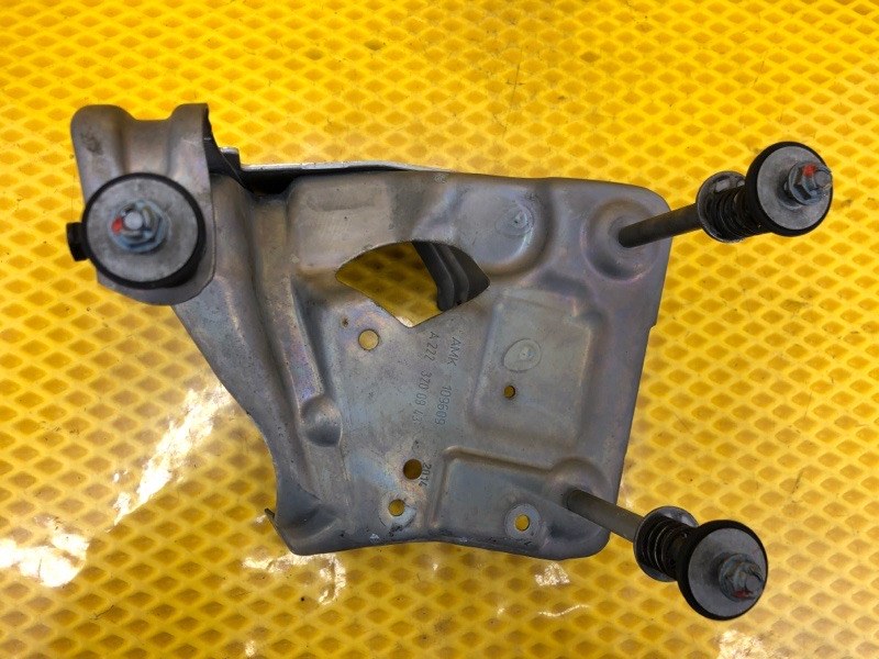 Кронштейн компрессора пневмоподвески Mercedes-Benz S-Class 2014 W222