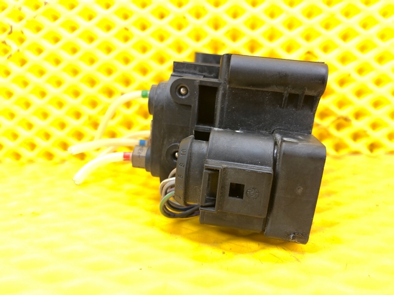 Блок клапанов пневмоподвески Mercedes-Benz S-Class 2014 W222