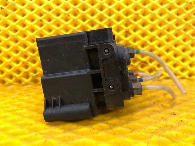 Блок клапанов пневмоподвески Mercedes-Benz S-Class 2014 W222