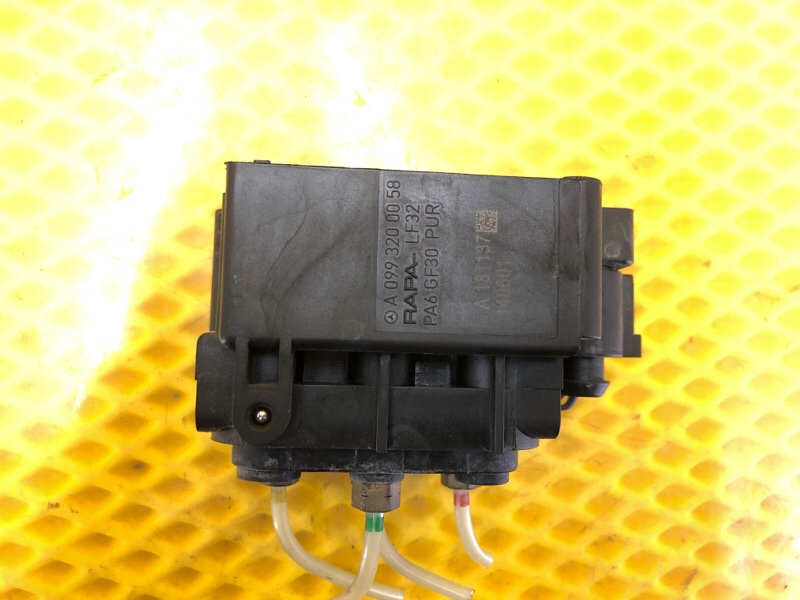 Блок клапанов пневмоподвески Mercedes-Benz S-Class 2014 W222