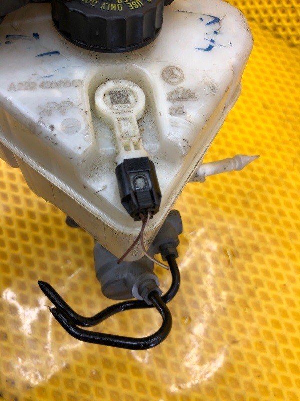 Главный тормозной цилиндр Mercedes-Benz S-Class 2014 W222