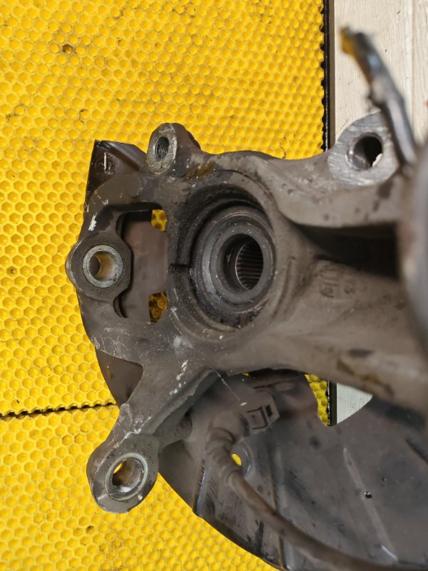 Кулак поворотный Audi Q7 2014 4L