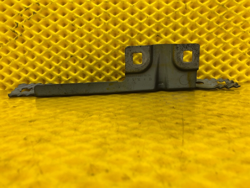 Кронштейн крепления крыла Mercedes-Benz S-Class 2014 W222