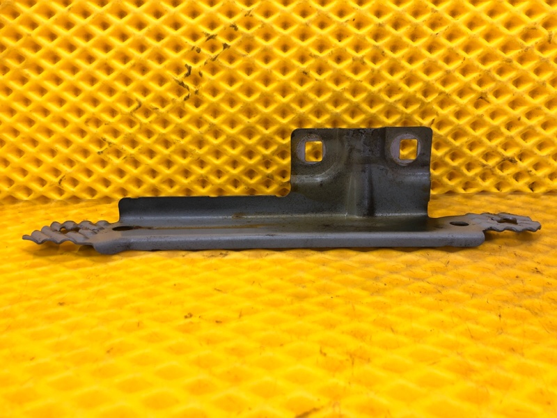 Кронштейн крепления крыла Mercedes-Benz S-Class 2014 W222