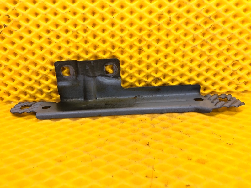 Кронштейн крепления крыла Mercedes-Benz S-Class 2014 W222