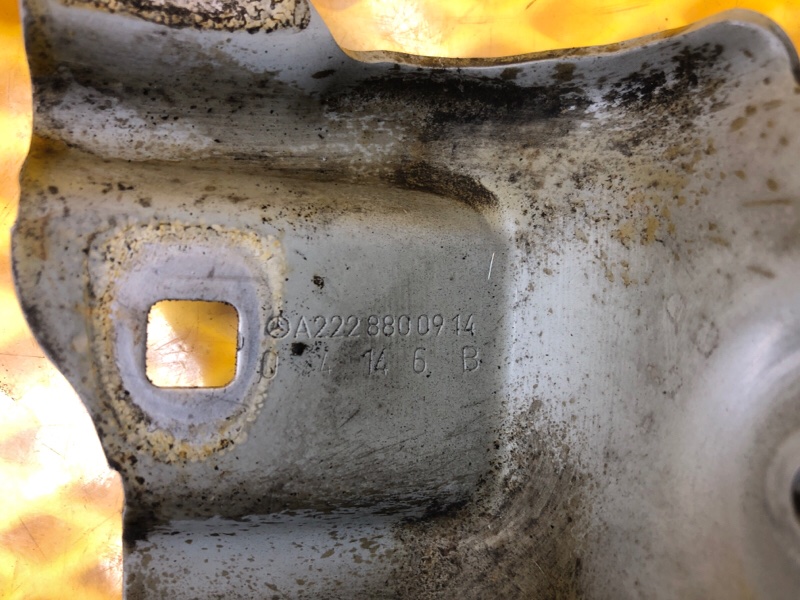 Кронштейн крепления крыла Mercedes-Benz S-Class 2014 W222