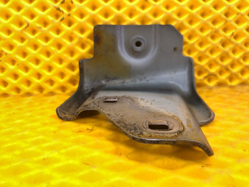 Кронштейн крепления крыла Mercedes-Benz S-Class 2014 W222