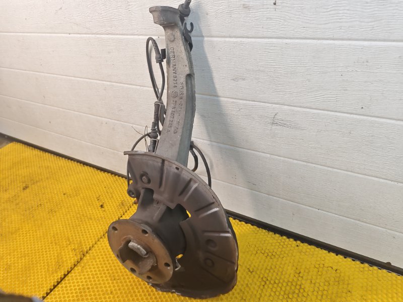 Кулак поворотный Audi Q7 2014 4L