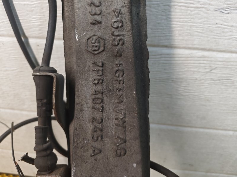 Кулак поворотный Audi Q7 2014 4L