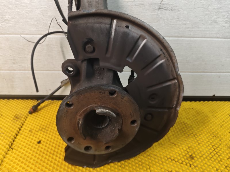 Кулак поворотный Audi Q7 2014 4L