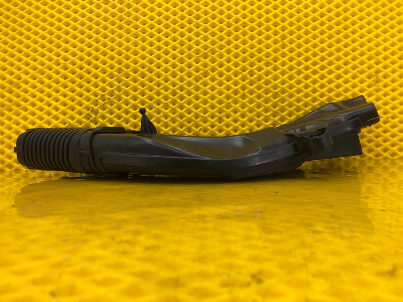 Патрубок воздушного фильтра правый Mercedes-Benz S-Class 2014 W222