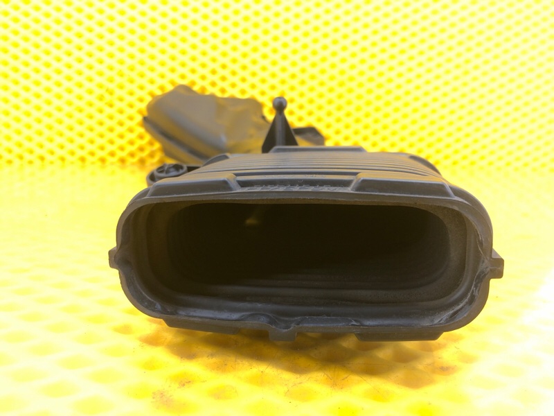 Патрубок воздушного фильтра правый Mercedes-Benz S-Class 2014 W222