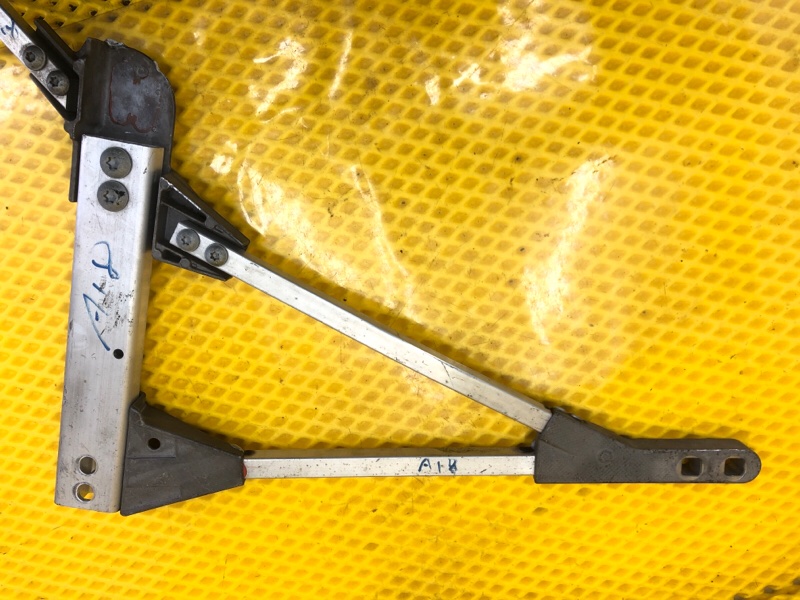 Распорка левая Mercedes-Benz S-Class 2014 W222