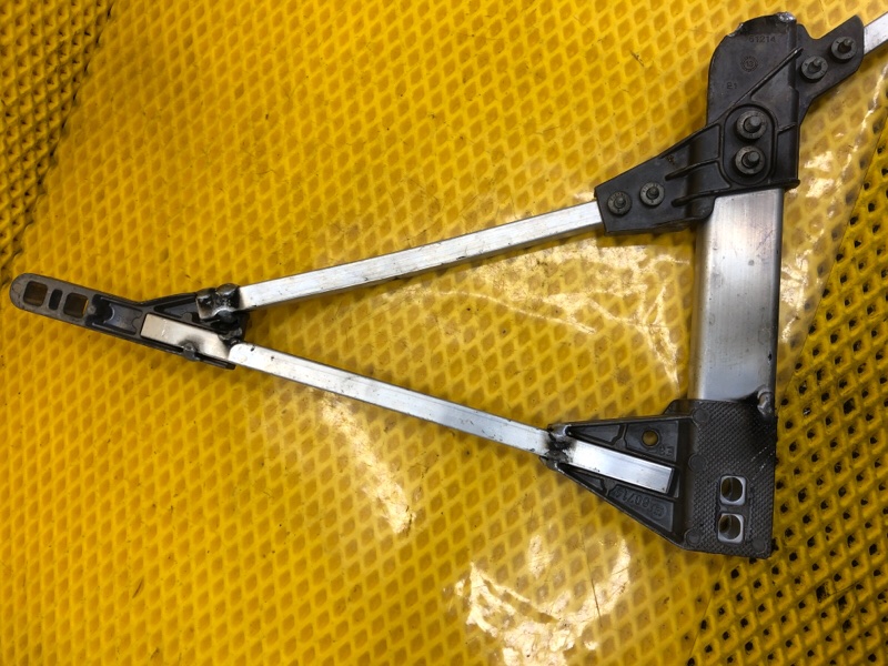 Распорка левая Mercedes-Benz S-Class 2014 W222