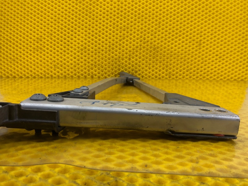 Распорка левая Mercedes-Benz S-Class 2014 W222