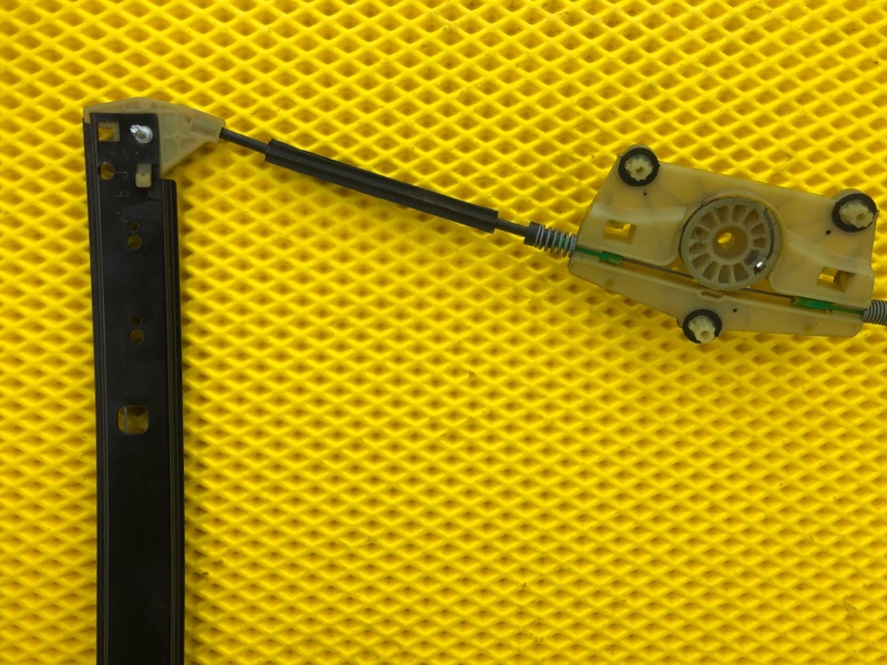 Стеклоподъемник задней правой двери Audi Q7 2014 4LB