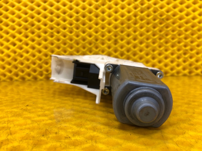 Моторчик стеклоподъемника задней правой двери Audi Q7 2014 4LB