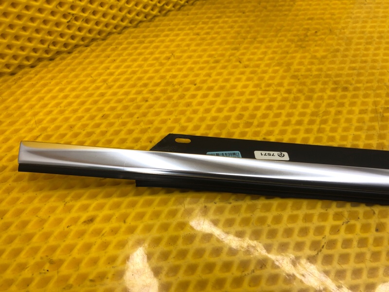 Молдинг стекла задней двери Audi Q7 2014 4LB