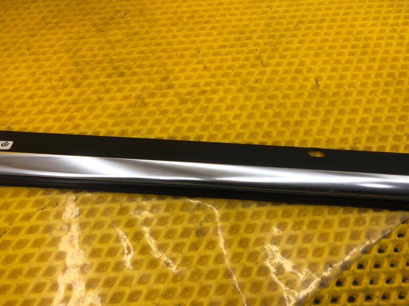 Молдинг стекла задней двери Audi Q7 2014 4LB