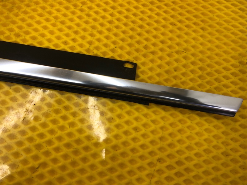 Молдинг стекла задней двери Audi Q7 2014 4LB