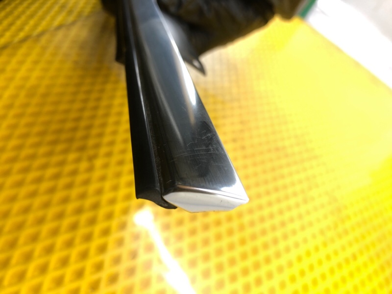 Молдинг стекла задней двери Audi Q7 2014 4LB