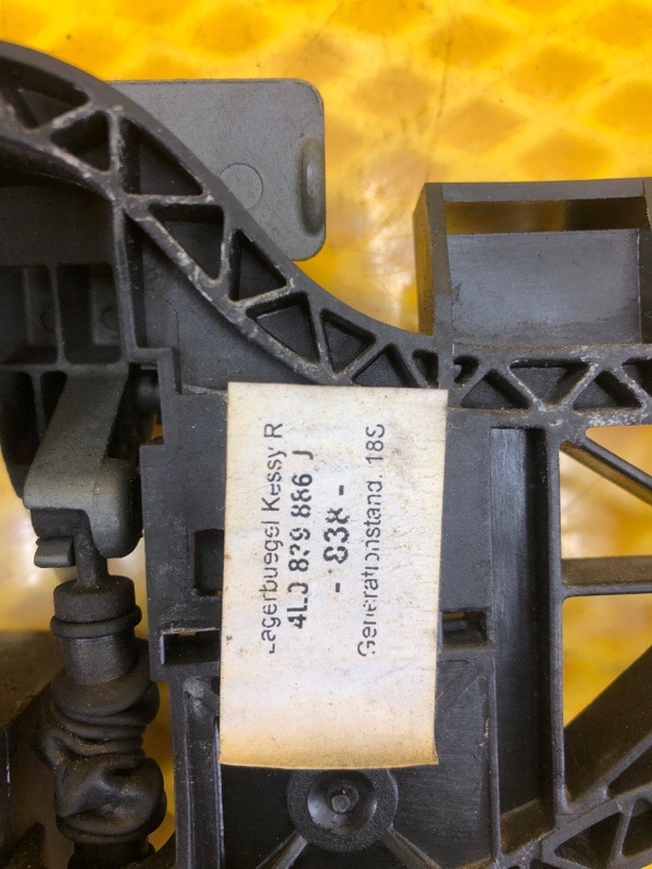 Кронштейн ручки двери Audi Q7 2014 4LB