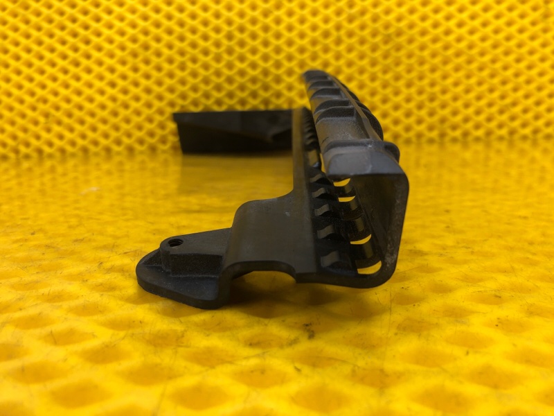 Направляющая стекла задней правой двери Audi Q7 2014 4LB