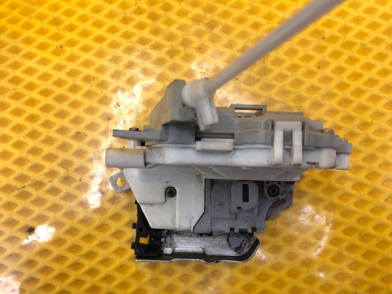 Замок двери передней левой Audi Q7 2014 4LB