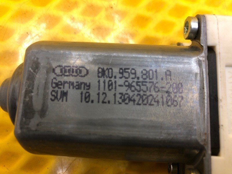 Моторчик стеклоподъемника передней левой двери Audi Q7 2014 4LB